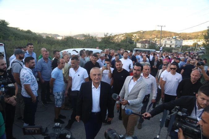 PROTESTA E METËS TEK INCENERATORET/ Nga Salianji tek Malltezi, ja kush janë përfaqësuesit e PD që i janë bashkuar thirrjes