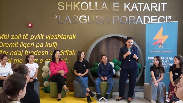 “KURSENI ENERGJI”/ Balluku para fëmijëve: Në Zvicër futesh në burg nëse e mban kondicionerin mbi 19 gradë