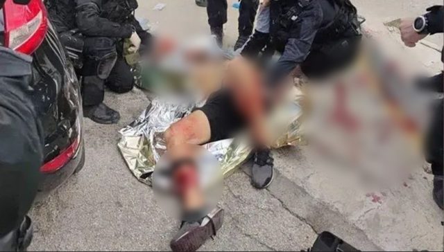 "MOS U AFRONI..."/ Dalin pamjet nga plagosja e 30-vjeçarit shqiptar nga policja greke, “Esko” i larë në gjak dergjet në trotuar