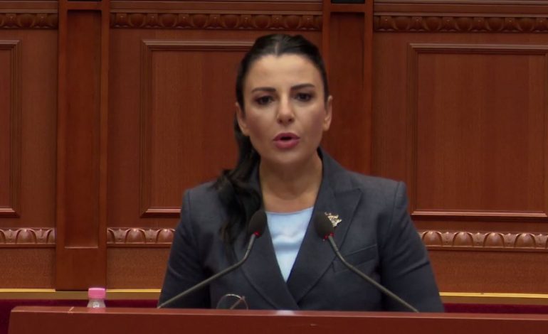 “SHQIPTARËT NUK KANË MUNDËSI”/ Balluku i kundërpërgjigjet Tabakut: Gënjen, sot energjinë e paguajnë 99.6% e qytetarëve