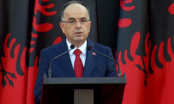 VITI I RI SHKOLLOR/ Presidenti Begaj mesazh nxënësve dhe arsimtarëve: Suksese në rrugëtimin e përbashkët…