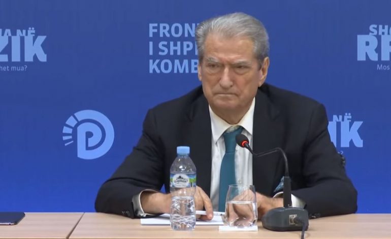 “SHQIPTARËT DËNOHEN PËR NJË KOTEC…”/ Berisha: Kur vjen puna te kullat dhe pallatet e klientelës së qeveritarëve, Rama bën amnisti