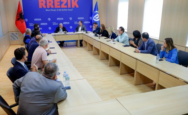 MBLEDHJA E GRUPIT TË PD-SË/ Berishës i shtohet edhe një deputet. Mungojnë Mziu dhe Alizoti