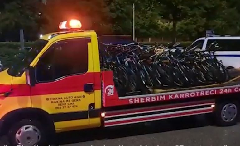 VIDHNIN BIÇIKLETA/ Në pranga një shtetas, shpallen në kërkim dy të tjerë, ja çfarë iu gjet në banesë
