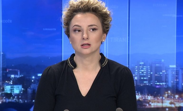 TEKSTET SHKOLLORE FALAS/ Xhixho: Skandal! Mijëra prindër detyrohen t’i blejnë, janë të papërdorshme
