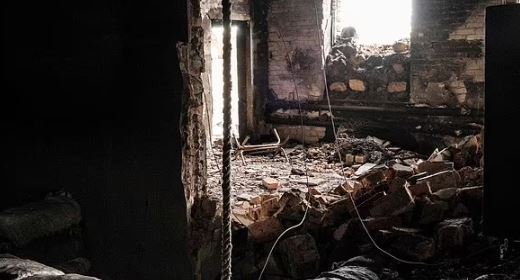 LUFTA/ Ukraina zbulon dy varreza masive, gjenden qindra persona të vrarë