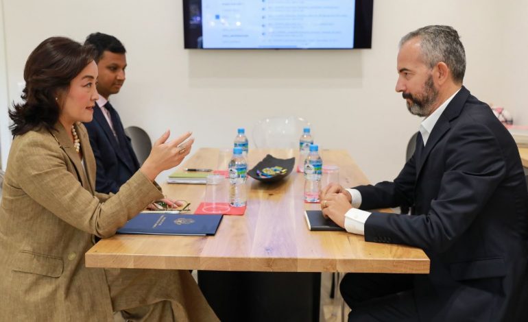 “FINANCIMET E FSHEHTA POLITIKE RUSE…”/ Ambasadorja Kim pas takimit në KQZ: Të rritet transparenca…