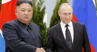 "MBYLLE GOJËN"/ Inteligjenca amerikane tha se Koreja e Veriut po furnizon Rusinë me armë, vendi komunist i përgjigjet keq Biden-it