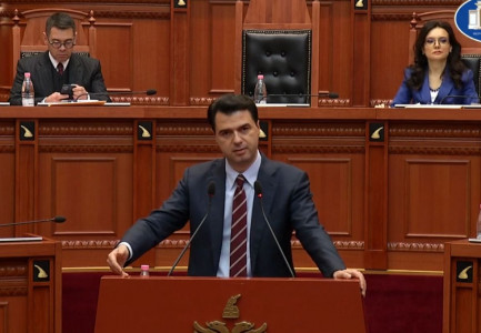 SHENJTËRIMI I NËNË TEREZËS/ Basha nxjerr mesazhin: E djeshmja ka shkuar, e nesërmja nuk ka ardhur ende…