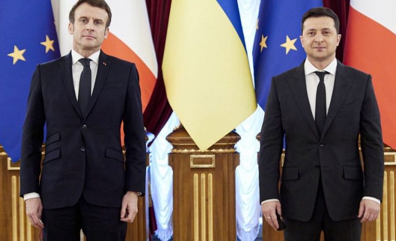 ZELENSKY THIRRJE TELEFONIKE ME MACRON/ Në fokus situata në centralin bërthamor në Zaporizhzhia