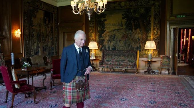 CHARLES III NIS TURNEUN SI MBRET ME IRLANDËN E VERIUT/ Ja nga kush do të shoqërohet