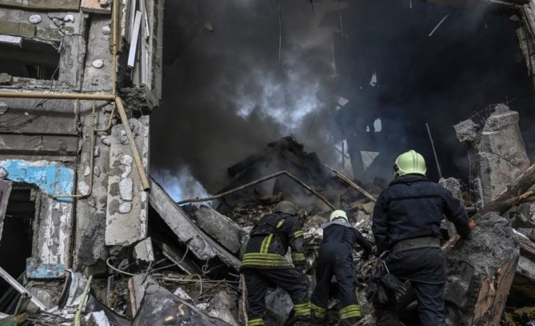 LUFTA/ Autoritetet britanike: Moska zgjeron sulmet ndaj objektivave civile në Ukrainë