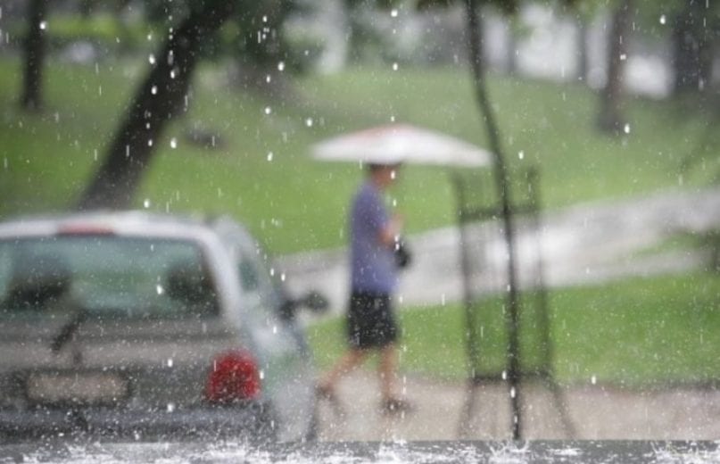 ULEN SËRISH TEMPERATURAT/ Parashikimi i motit për sot, kur do të ndalojnë reshjet e shiut
