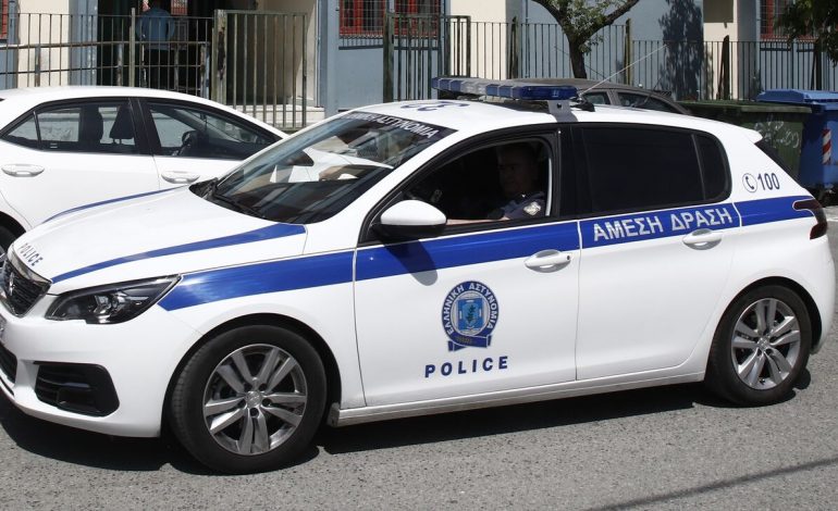 E PËSON KEQ SHQIPTARI/ Kërcënoi me thikë gruan se mendoi se po shikonte fqinjët kur bënin s*ks, ja me sa vite e dënoi gjykata