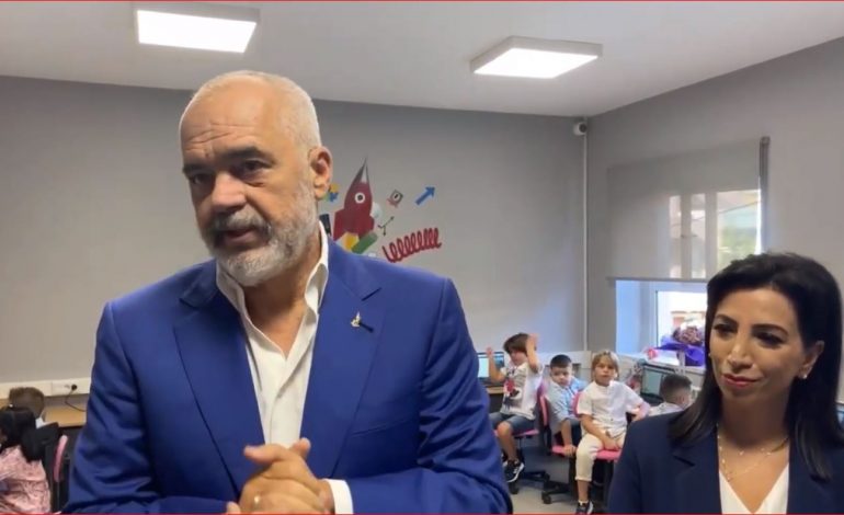 VITI I RI SHKOLLOR/ Rama: ka një këshillë për nxënësit e klasave të para: Bëni qef dhe punë