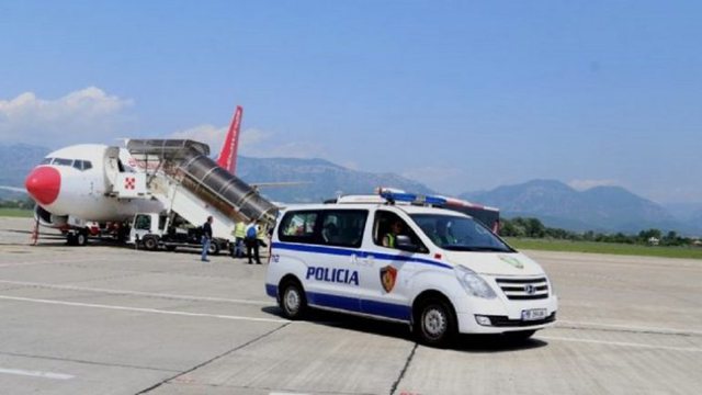 “NËSE MË DËBONI…”/ Ndalohet në Rinas gazetari turk, kërkon azil politik në Shqipëri