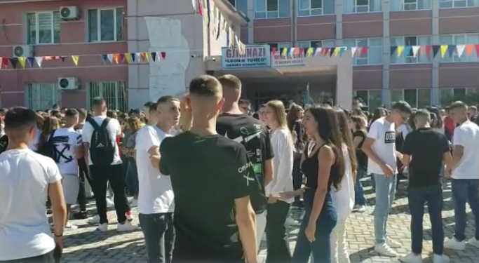 VITI I RI SHKOLLOR/ Durrësi 2% më pak nxënës në 9-vjeçare dhe 8% në shkollat e mesme