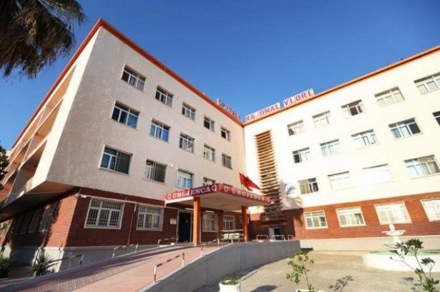 DETAJET E PARA/ Një person shkon i plagosur në spitalin e Vlorës, kërkon ndihmën e mjekëve. Policia nis hetimet