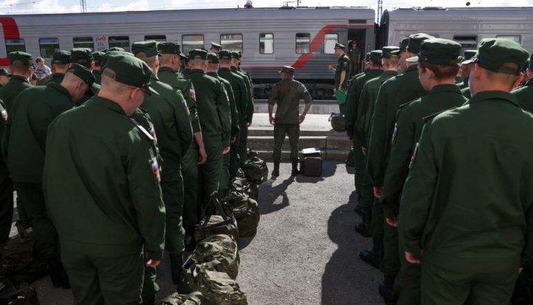 LUFTA/ Putin shpalli “mobilizimin e pjesshëm”, ushtria ruse: Janë regjistruar rreth 10 mijë vullnetarë në...