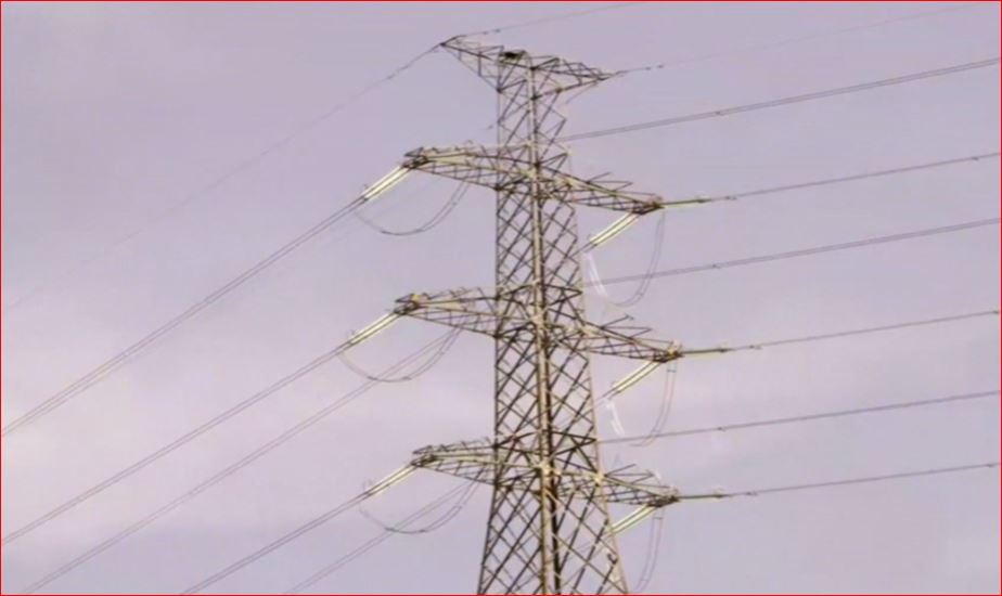 RAMA NJOFTOI PEZULLIMIN E ÇMIMEVE TË REJA/ VOA: Opozita akuzoi qeverinë për abuzim të menaxhimit të energjisë elektrike