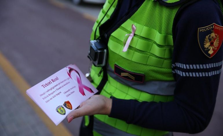 TETORI ROZË/ Punonjëset e Policisë së Shtetit në aksion për ndërgjegjësimin e grave, paketa shëndetësore për problematikat e kancerit të gjirit