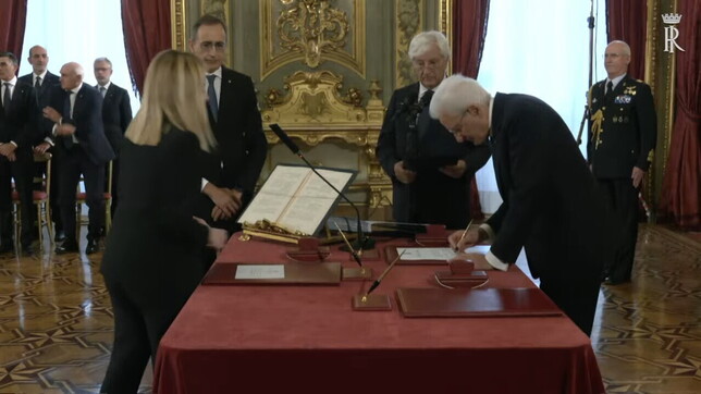 GIORGIA MELONI BETOHET NË PRESIDENCË/ Qeveria e parë italiane e udhëhequr nga një grua