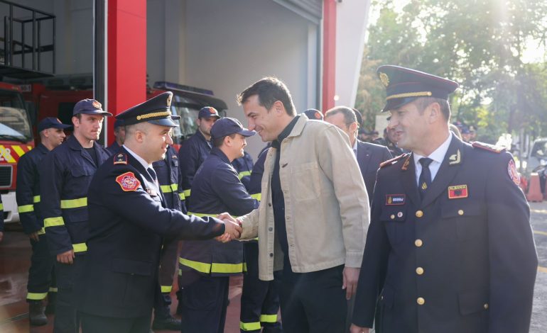 PËRUROHET STACIONI I RI I ZJARRËFIKËSES NË TIRANË/ Veliaj: Ne flasim me punët që bëjmë, mesazh dhe për pedagogët që protestojnë
