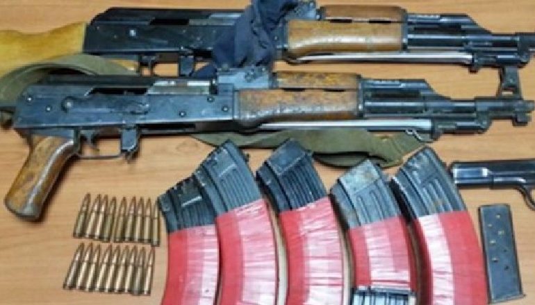 ZBULOHET NJË BAZË ARMËSH NË TIRANË/ Dyshohet se përdorej nga grupe kriminale