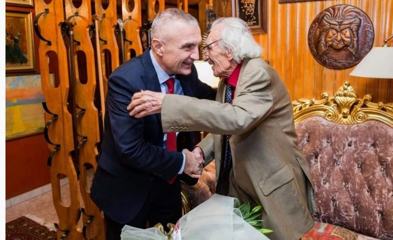 “DRITËROI E NDJENJTE…”/ Meta përkujton 91-vjetorin e lindjes së shkrimtarit Agolli: Bashkëudhëtar inkurajues në rrugëtimin tim politik