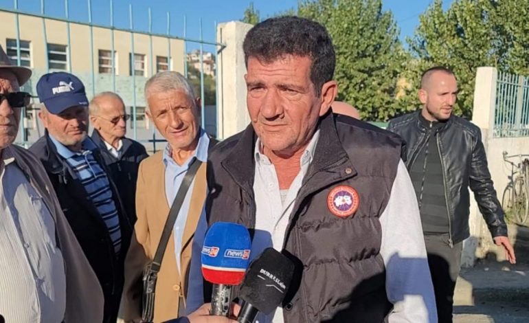 RJEDHJA E GAZIT NË PORTO ROMANO/ Banorët në protestë: Nuk do të lejojmë fëmijët të bëjnë mësim deri në largimin e fabrikës