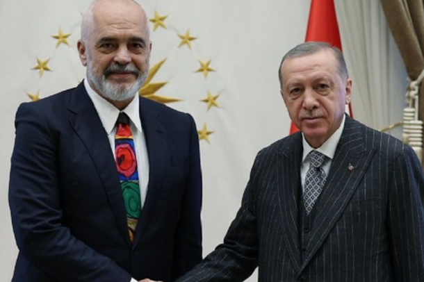 RAMA VIZITË NË TURQI/ Takohet me Erdogan në pallatin presidencial