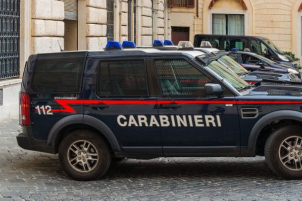 “TAPË” ME ALKOOL/ “Çmendet” shqiptari në Itali, rreh ish-shefin e tij dhe i bën rezistencë policisë