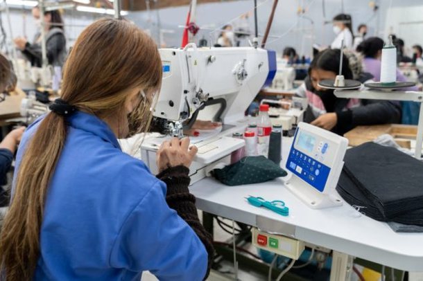 MUNGESA E FUQISË PUNTORE/ 190 gra nga Nepali dhe Filipinet do vijnë të punojnë në fabrikat fason në Shqipëri