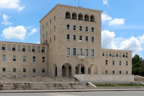E FUNDIT/ Senati Akademik i Universitetit të Tiranës merr vendim: Ja sa do të rritet paga e pedagogëve