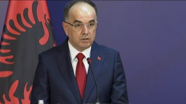 “FURTUNË” NË PRESIDENCË/ Bajram Begaj shkarkon 25 punonjës