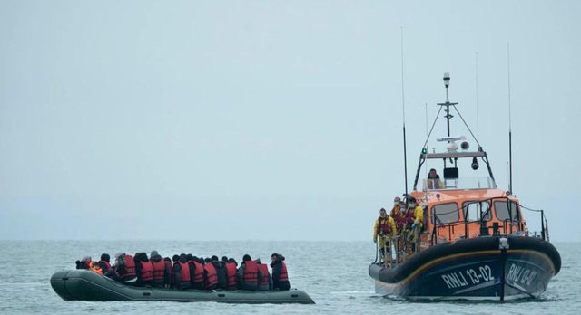 DETAJET/ Trafikonin emigrantë nga Spanja në Mbretërinë e Bashkuar, kapet banda SHQIPTARE