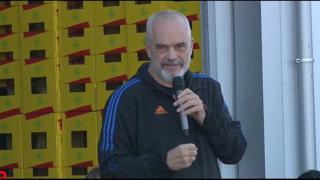“MINISTRAT NUK KANE RRITJE PREJ 9 VITESH”/ Rama: Pedagogëve u janë rritur pagat më shumë se të tjerët