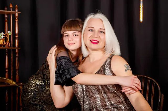 “DO TË TREGOJ SI DO E PËRDHUNOJ VAJZËN TËNDE”/ U mor peng për 6 muaj nga rusët, gruaja rrëfen tmerrin e përjetuar