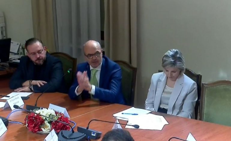 SULMET KIBERNETIKE/ Petro Koçi në Komisionin e Jashtëm: Cënojnë demokracinë! Këlliçi: Të dhënat u bënë publike para zgjedhjeve