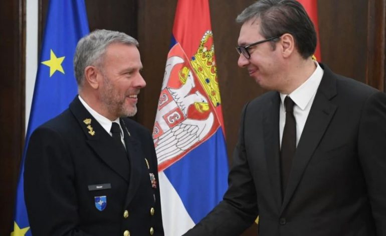 “DO VAZHDOJMË TË KEMI BASHKËPUNIM ME NATO-N”/ Vuçiç: Shtensionimi i tensioneve është detyrë kyç