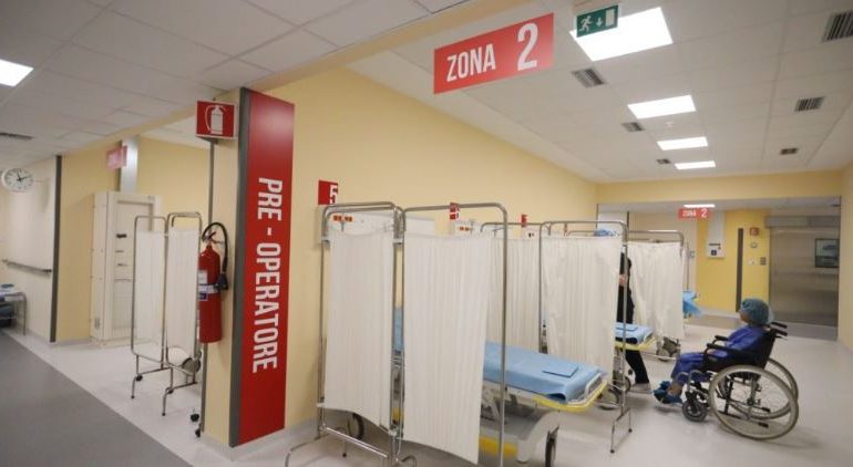 RRITEN 5% SHTRIMET NË SPITALE/ Mjekët: Probleme kardiologjike dhe të trurit do ketë deri në 2 vjet pas infektimit nga Covid-19