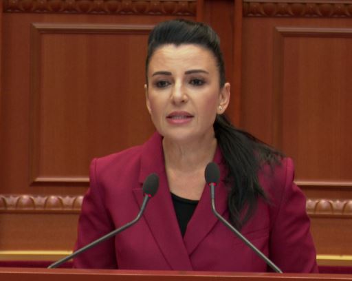 DEBATI PËR ÇMIMIN E ENERGJISË/ Balluku- opozitës: Ne u themi qytetarëve mbyllni derën e frigoriferit, ju i thoni mos kurseni