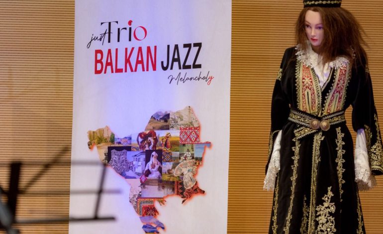 KONCERTI I VEÇANTË/ Banda muzikore “Just Trio” sjell albumin e parë “Melancholy”
