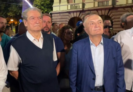 BERISHA PARALAJMËRON PROTESTA MASIVE/ A do bashkohet dhe Partia e Lirisë? Ja përgjigja që jep Meta