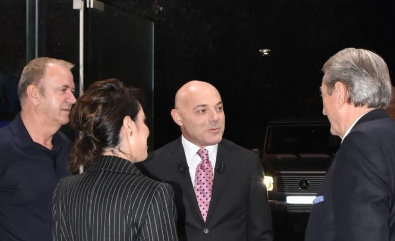 TAKIMI I BERISHËS ME GRIDA DUMËN/ “Shpërthen” Kokalari: Vijnë duke u zvarritur përsëri tek ai si buburreca