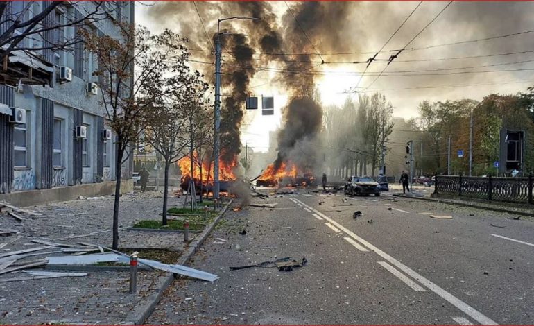 NUK NDALEN SULMET RUSE/ Katër shpërthime në kryeqytetin ukrainas, raportohet për viktima dhe të plagosur