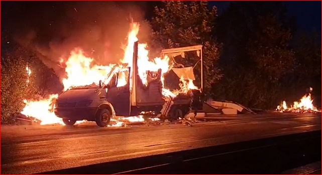 DETAJET E PARA/ Digjet makina gjatë natës në Fier