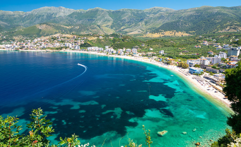 GREKËT “DASHUROHEN” ME SHQIPËRINË/ Gazeta më e madhe jehonë turizmit shqiptar