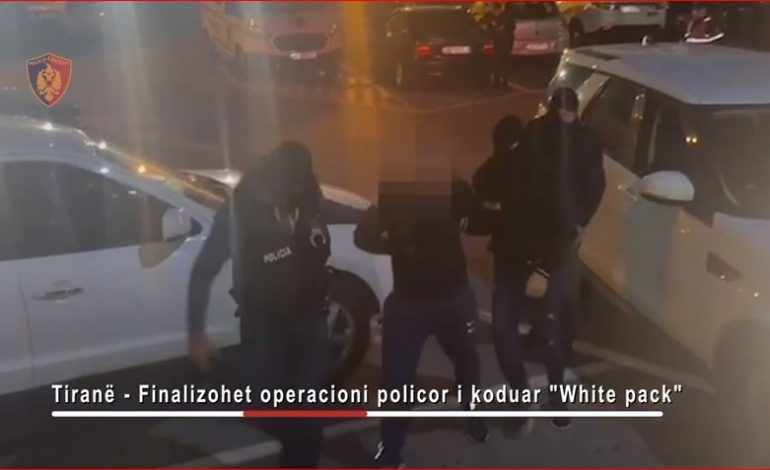 POLICIA AKSION/ Sekuestron 1 kg “të bardhë” në Tiranë, arrestohen 2 persona, 1 në kërkim