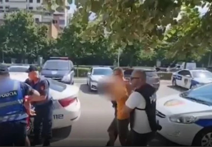 “JAM I ANTIDROGËS”/ Doli i lirë nga salla e gjyqit, kush ishte gabimi që shpëtoi nga qelia të akuzuarin për grabitjen në Tiranë